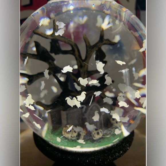 🖤 HALLOWEEN CEMETERY PEDESTAL WATER GLOBE CANDLE HOLDER by Bath and Body Works - Picture 6 of 8